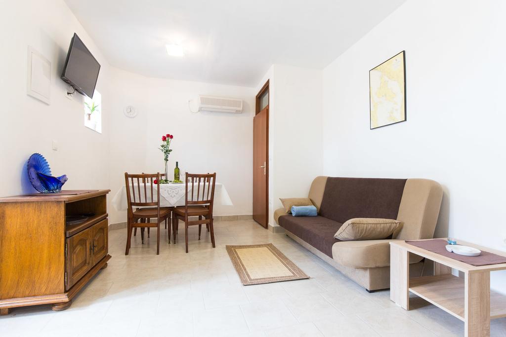 Holiday Home Mery By El-Pi Tours مالينسكا المظهر الخارجي الصورة